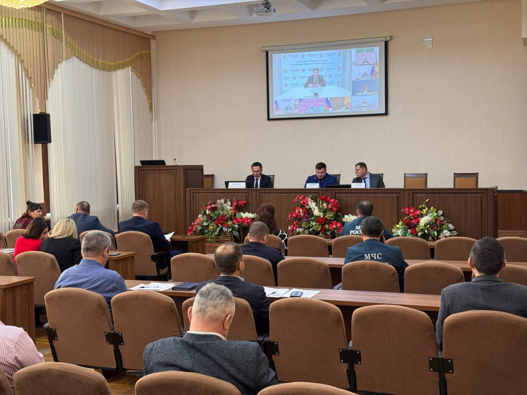 Исполняющий обязанности главы района Станислав Огренич провел заседание Антитеррористической комиссии и совещание по обеспечению правопорядка и общественной безопасности