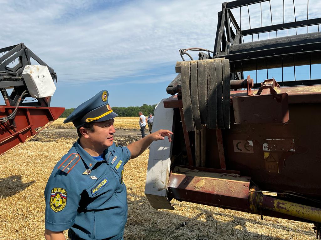 В хозяйствах АПК района идет смотр готовности зерноуборочной техники |  20.06.2022 | Динская - БезФормата